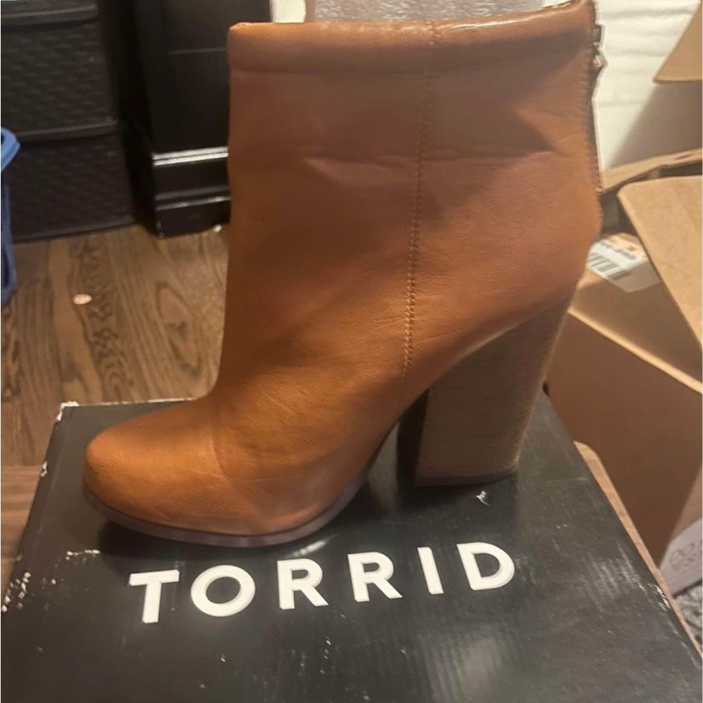 Women’s Boots Size 11 Light Brown